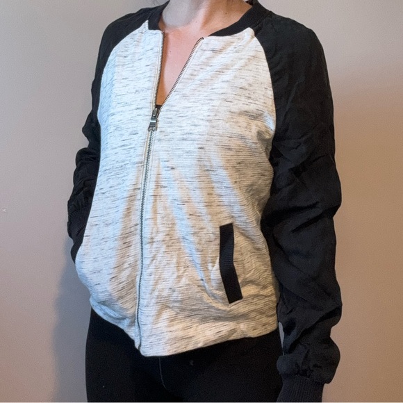 Zip Up Sweater/Jacket Two-Toned - Picture 3 of 6